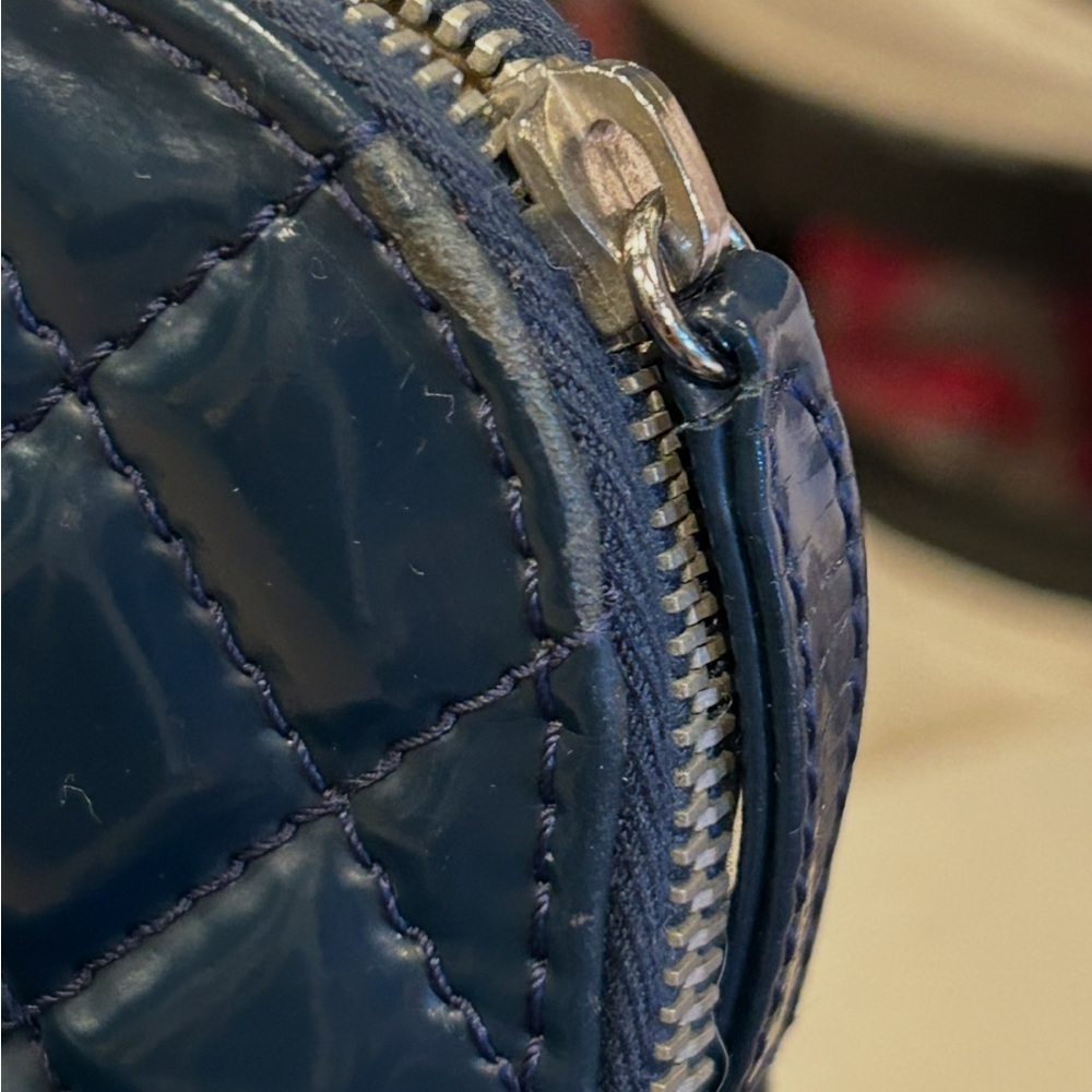 Authentic CHANEL patent quilted shoulder bag - Picture 5 of 14